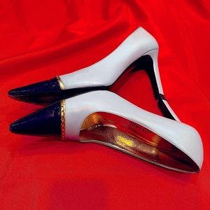 ST. JOHN Vintage Ice Blue/Navy Shoes Size 8.5